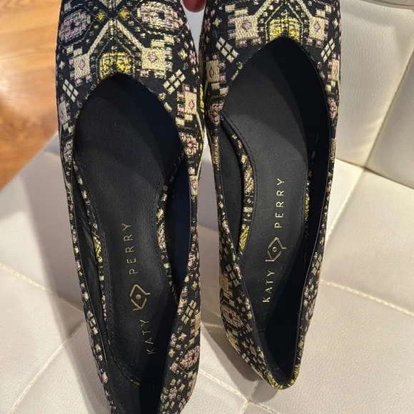 Shoes: Katy Perry Elegant Black and Gold Women’s Heels - Picture 8 of 11